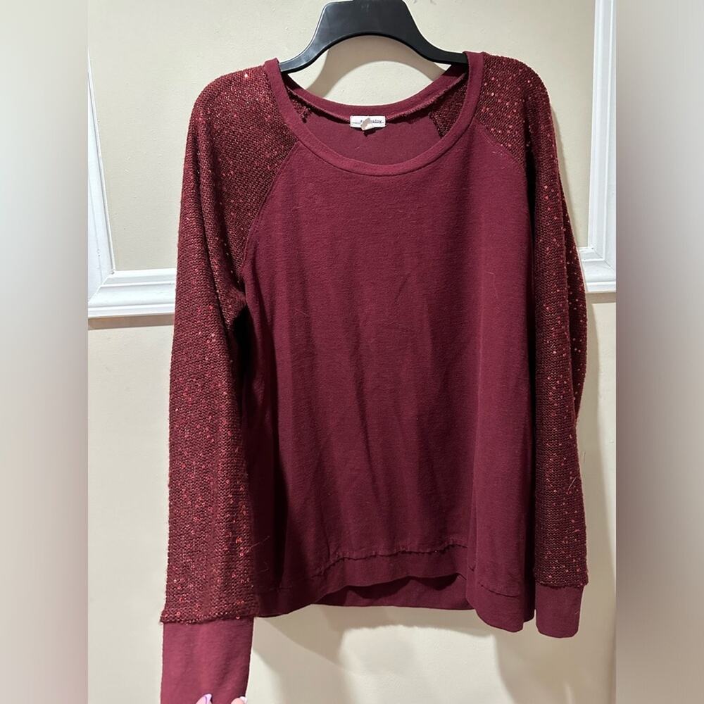 maroon sweater‎ with sparkly sleeves
